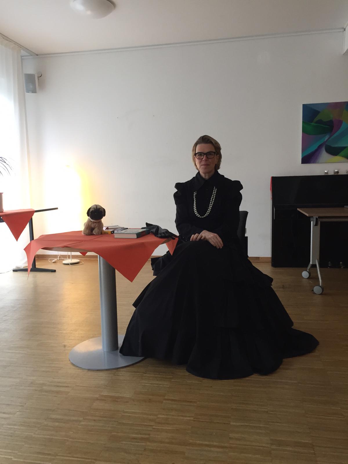 Die Autorin bei der Lesung